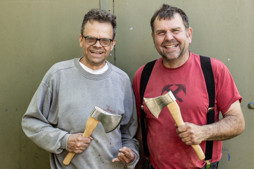 
                  
                    AXT SCHMIEDEKURS (1 TAG)
                  
                
