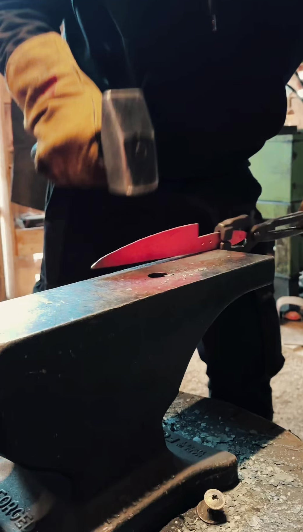 CARBONSTAHLMESSER SCHMIEDEKURS (1 TAG)